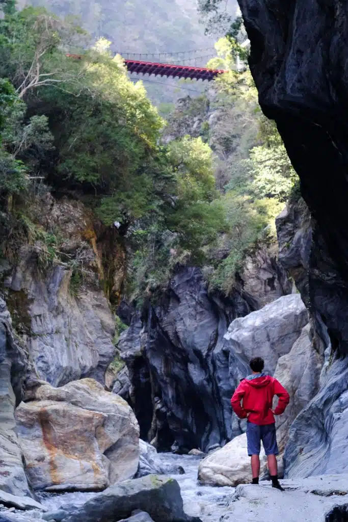 Exploring taroko gorge with Imagine Taiwan.