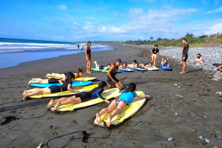 KAS Senior Trip 2024 - Surfing Practice1