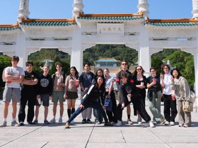 Brentwood students standing in front of the gate to the National palace Museum in Taipei, Taiwan on a sunny day.